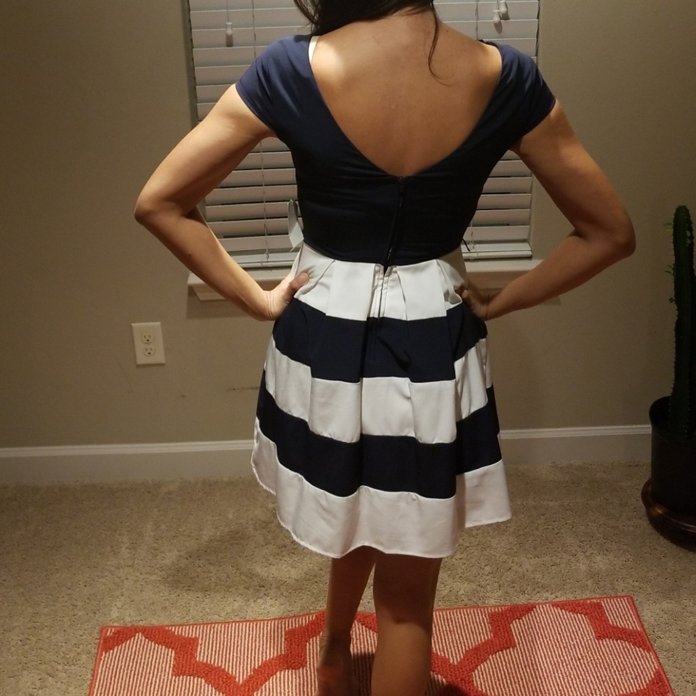 Dress - Picture 2 of 4